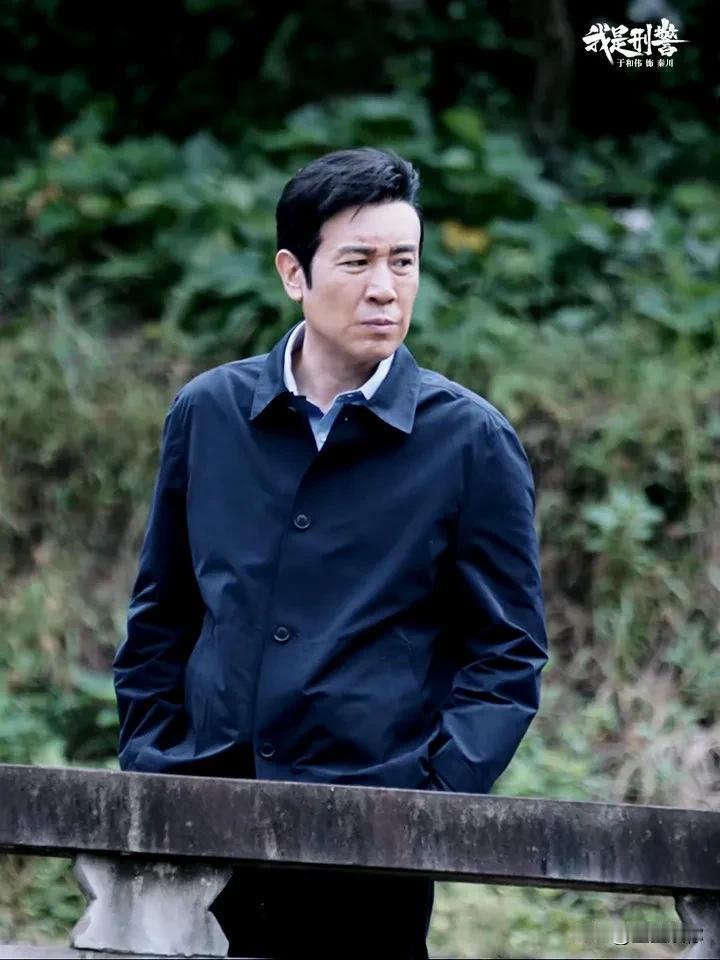 于和伟演三十多岁的年轻人一点问题没有，他脸上岁月的痕迹不多，但他演不出来的、违和