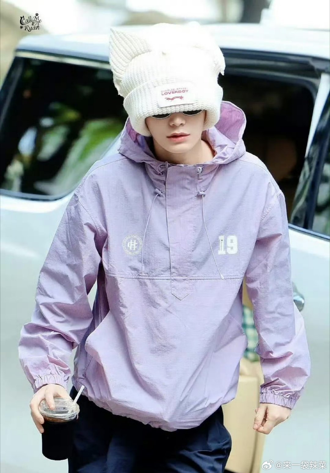 丁禹兮《司宫令》上班路变身T台秀穿搭 