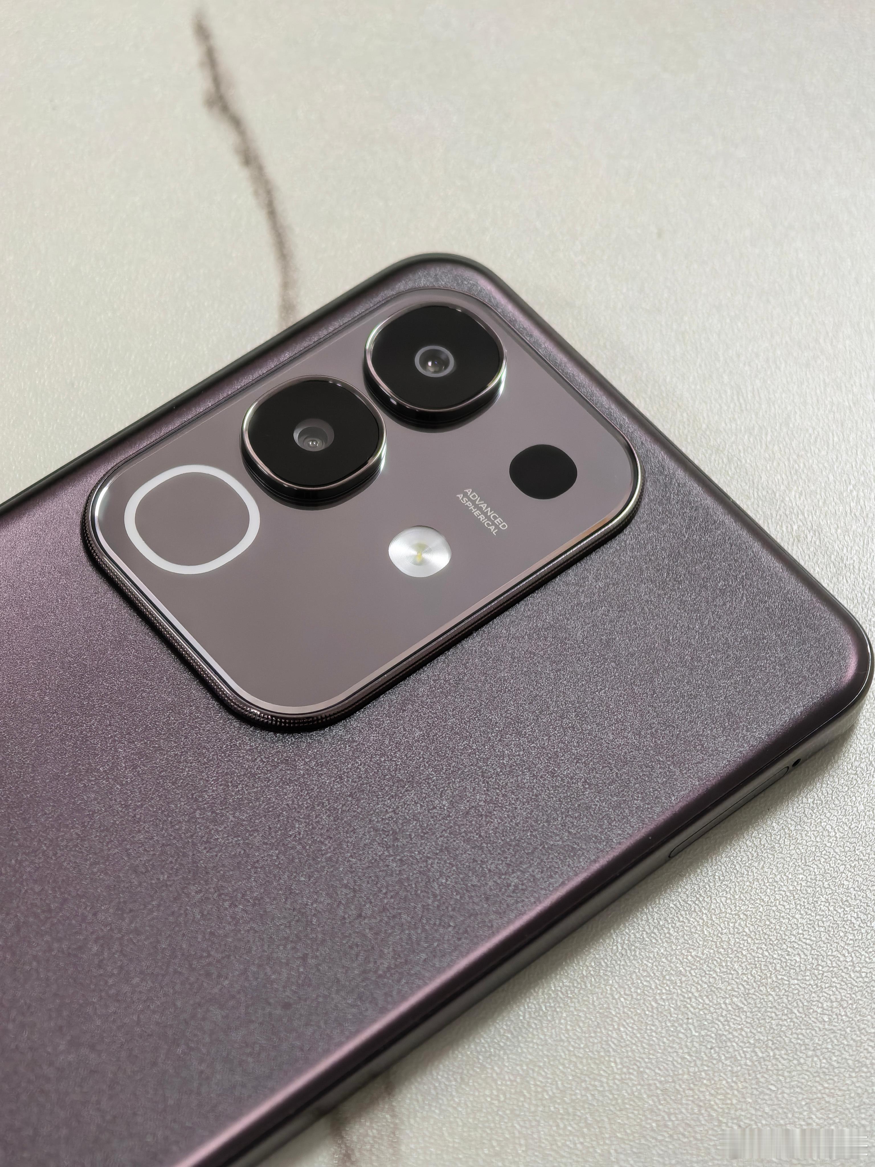 vivo Y300t 这台机子，日常用很舒服。天玑 7300 配合内存扩展，多开