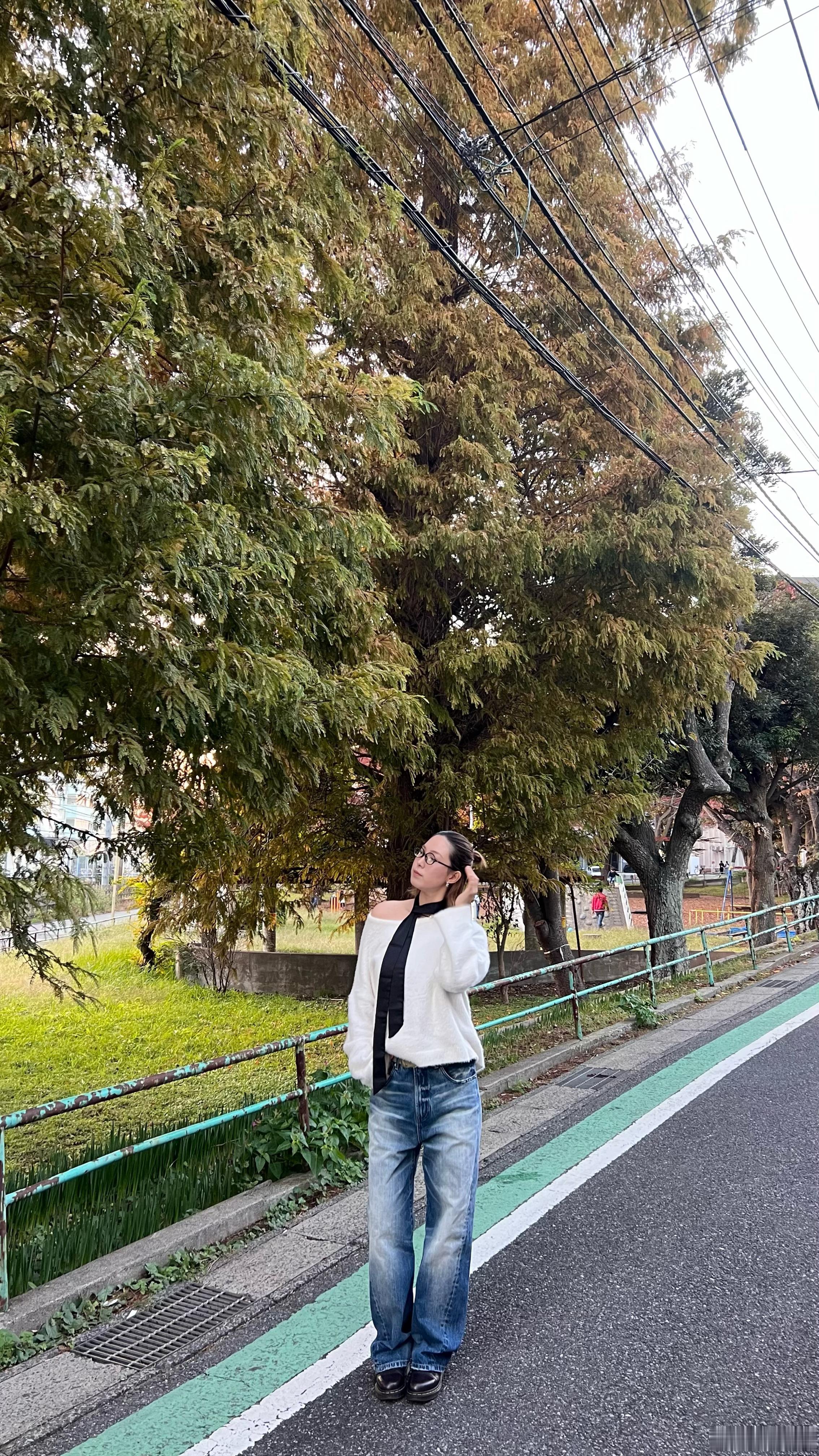 白毛衣的N种搭配 