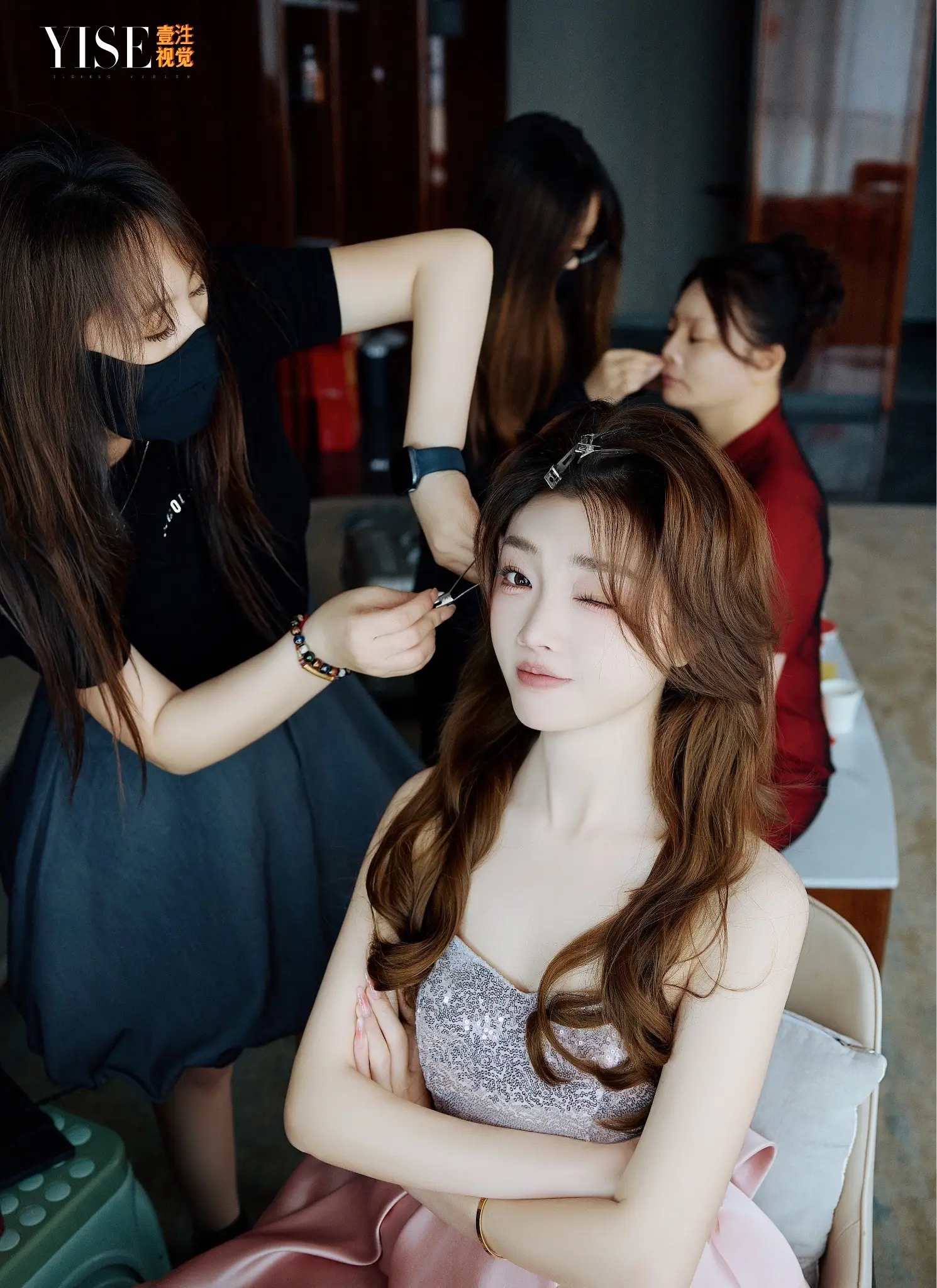 不低头干活，哪来的钱，没有钱，怎么抬头看路 成年人嘛？天黑可以矫醒，但...