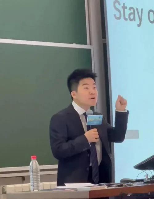 支持董宇辉的和支持俞敏洪的没有任何区别，都进了圈套。两人都是生意人，还都是获得了