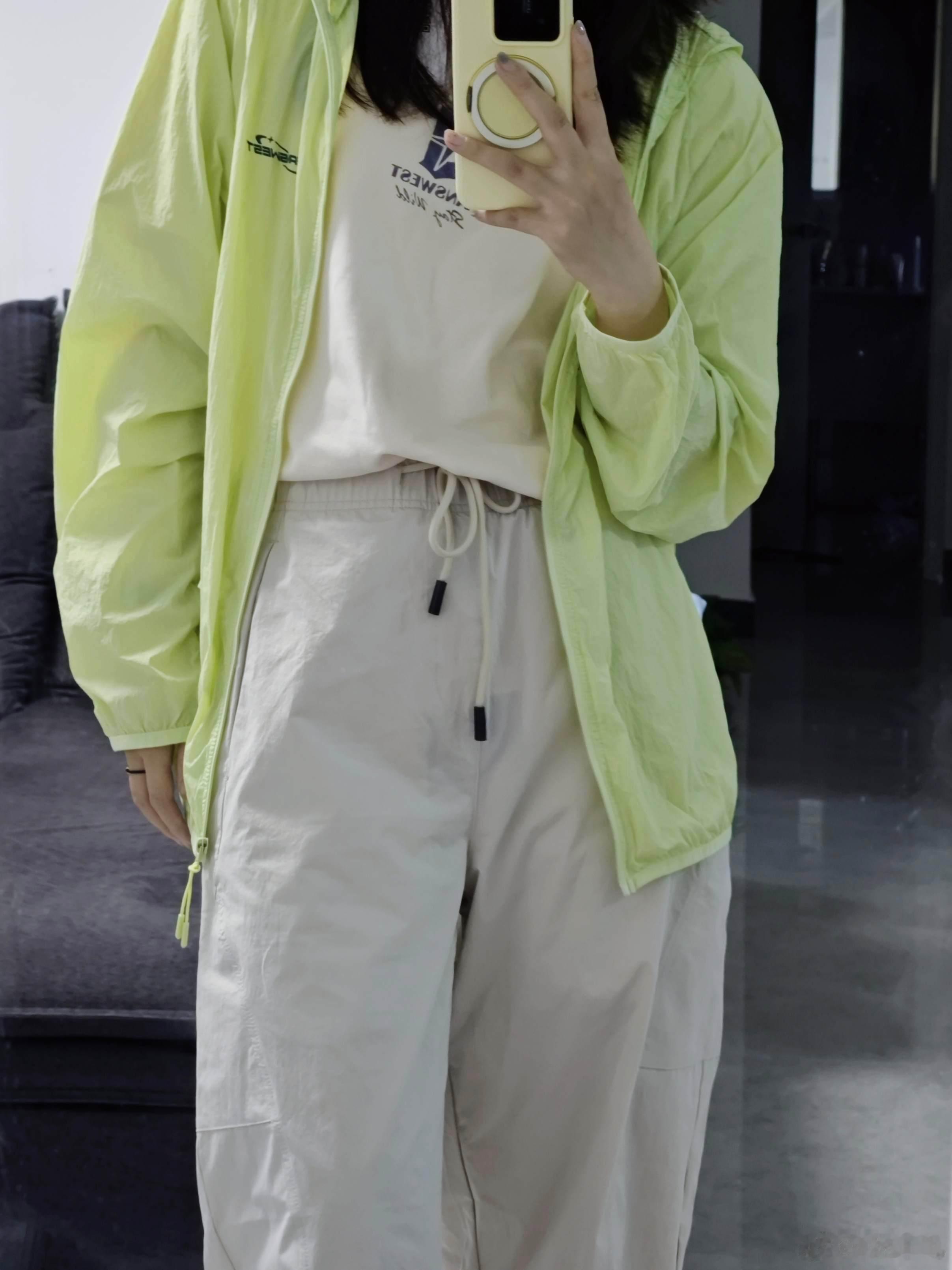 贝勾时对自己是有所怀疑的毕竟家蛋全都是完美模特来的上身后没想到效果还不错喂~支持