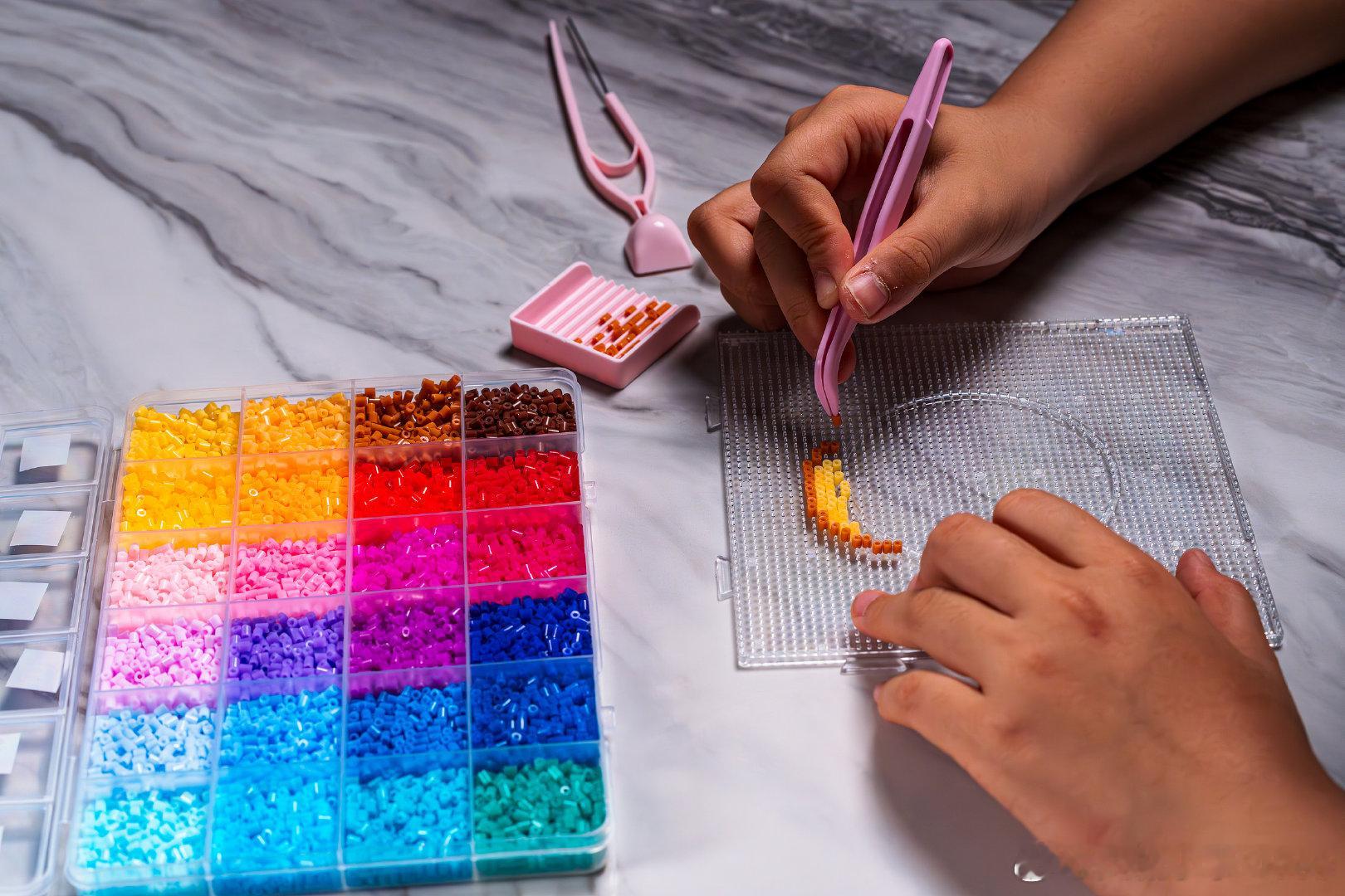 【拼豆销量暴涨9018%，拼豆曾被用来做康复训练】拼豆并非2025年才冒出来的网