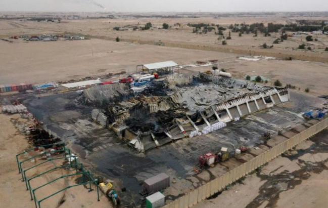 炸了、炸了、真的又炸了！航拍图像显示，美国哈利伯顿公司在伊拉克巴士拉的办公室和仓