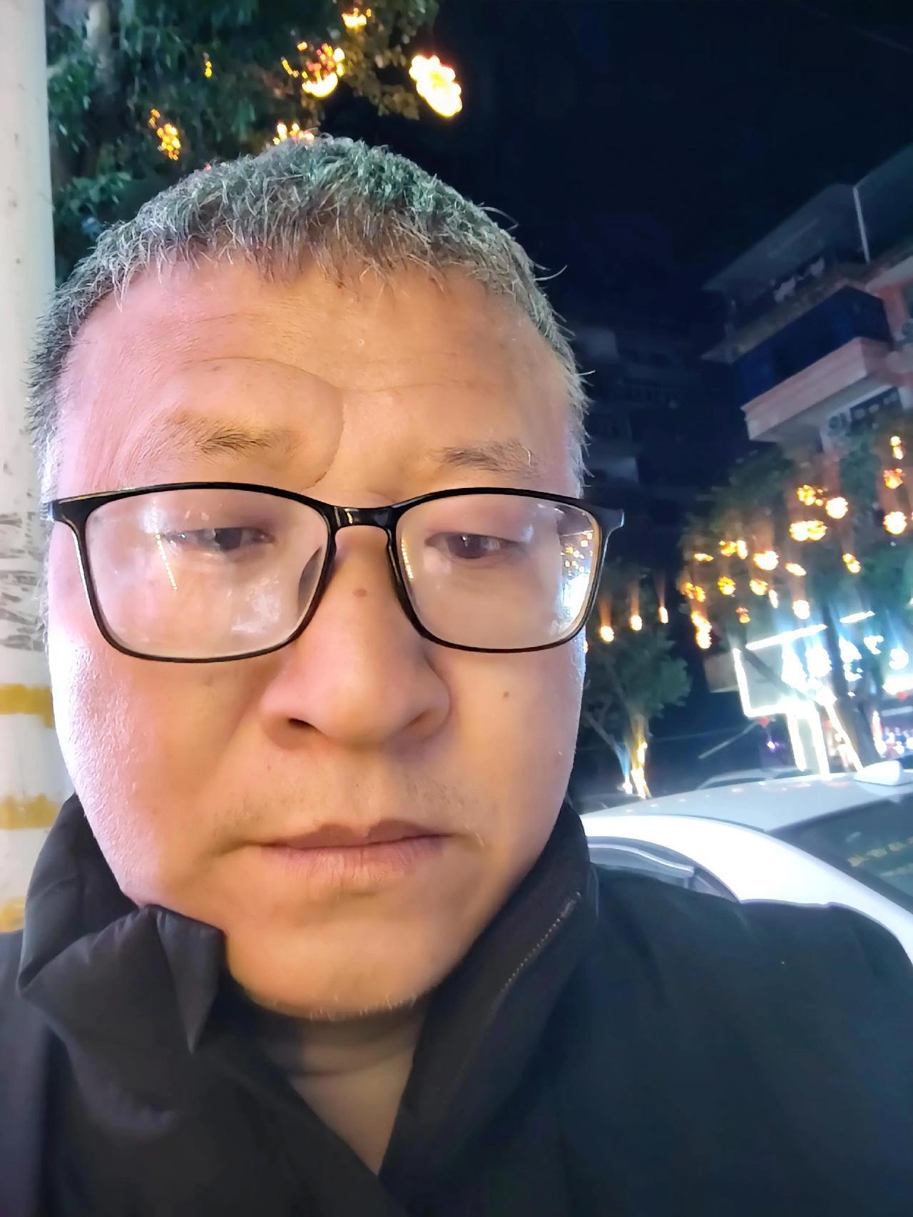 今天算是春节之后公司正式开工的第一天，咋感觉今年公司里有种说不清的异样…
其实我