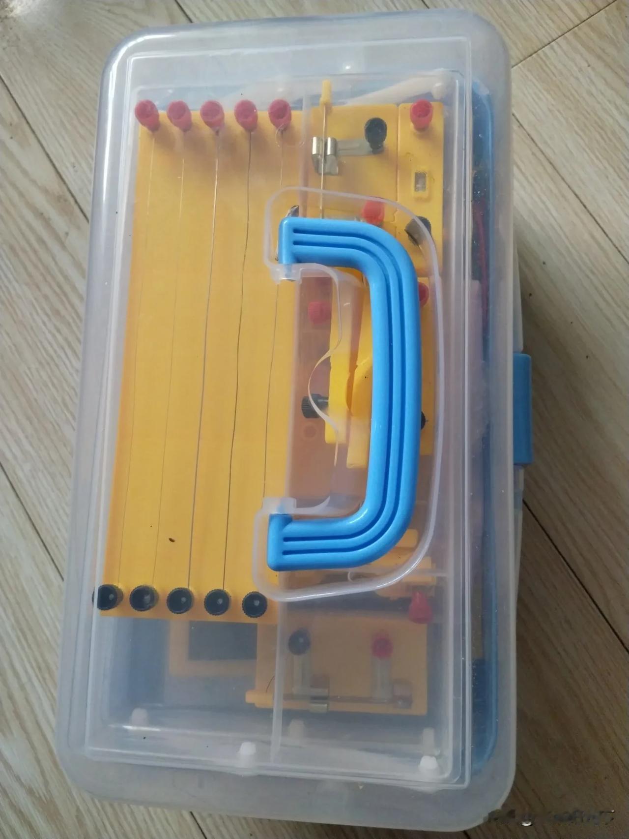 这几乎全新该如何处理？
孩子初中毕业了，可这实验包是不是也毕业了？
学校当初要求