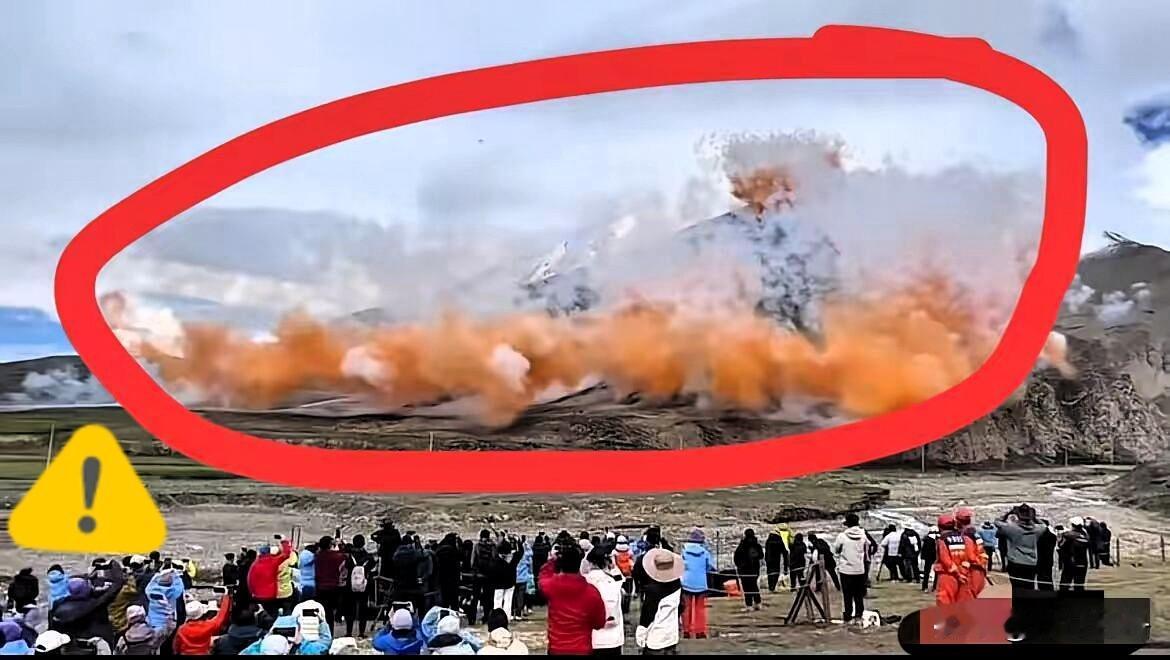 村民们说话了，一位住在山脚下的居民说到：当时看到始祖鸟一群人来到山那里，当时不知