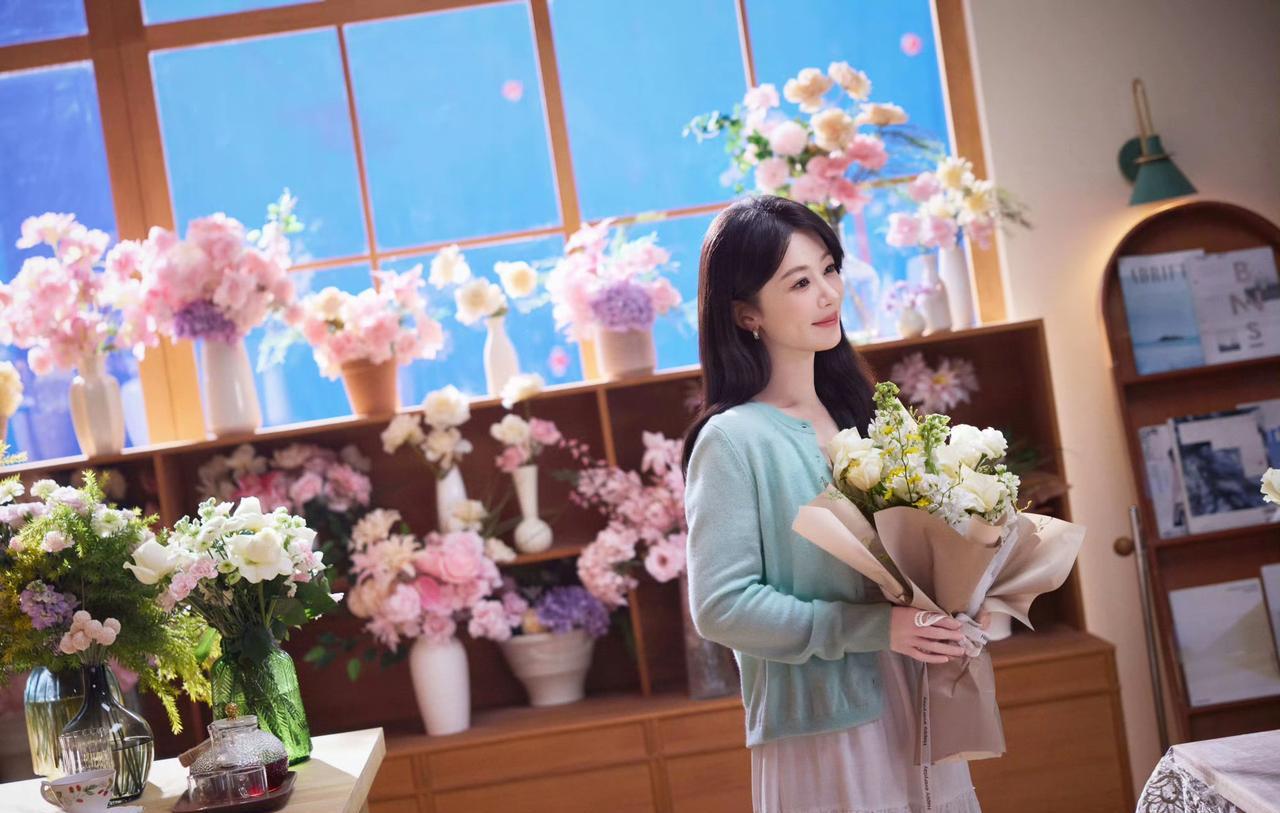 真有点看不懂，杨紫好好的顶流不当，跑去代言这种花园游戏，她到底图个啥？
论国民度