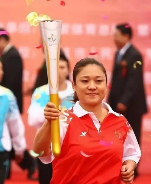 她是国家乒乓女神，曾拒绝日本富豪追求，回北大当教授嫁给普通人。



主要信源：