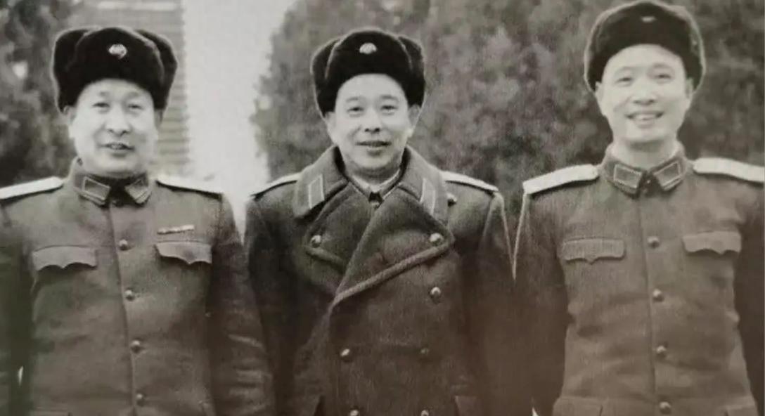 保卫干部拍桌质问廖汉生，怒问其来意，廖汉生淡定回应：是我让你过来的，你知道我的职