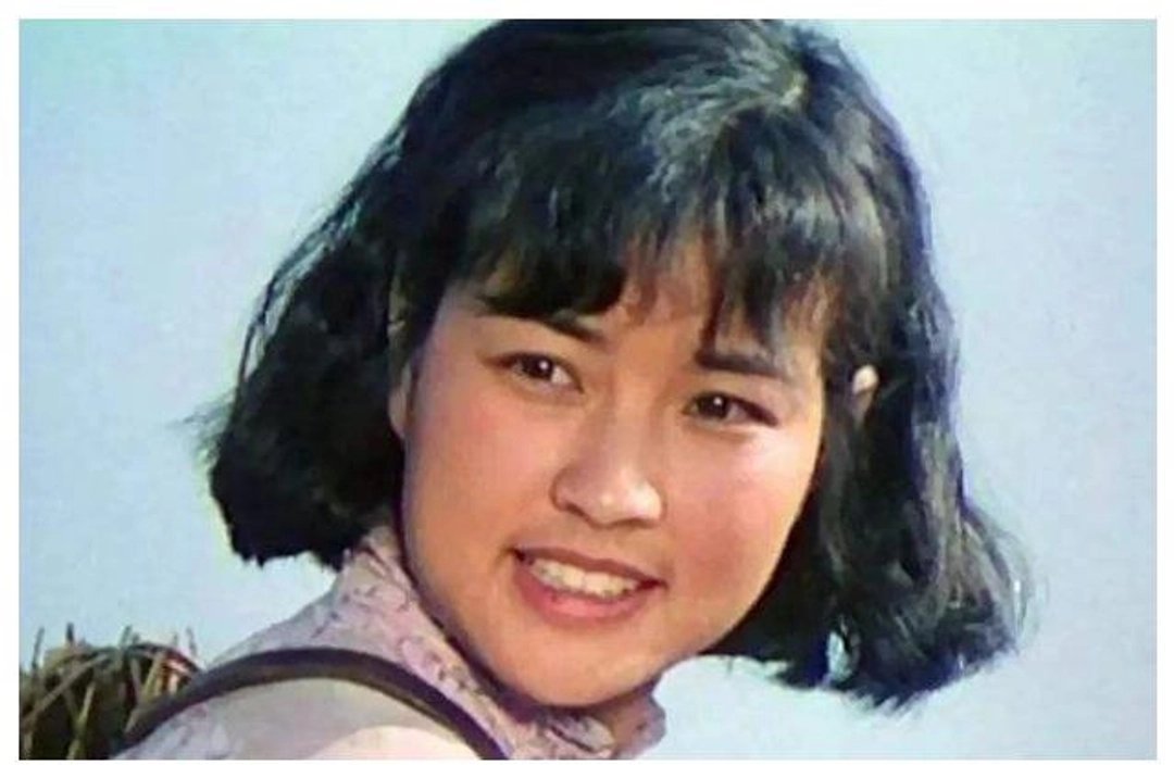 刘晓庆袁泉白百何杨紫同框合照，网友：颁奖台秒变登基现场第38届大众电影百花奖颁奖