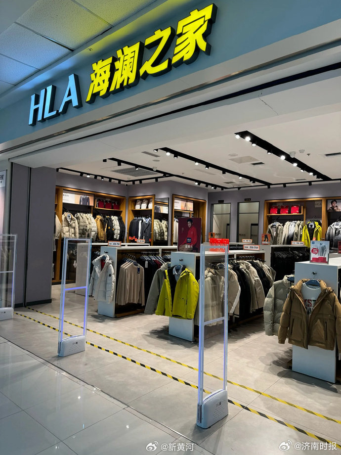 【#海澜之家对违约事件不作回应#】近日，军队采购网发布一则违规处理公告，知名服饰