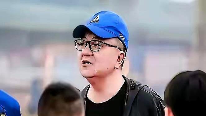 清华附中没进线的那天，话锋一转，“全怪你没带好”。
董路和孙臣曦一家，当场翻了脸