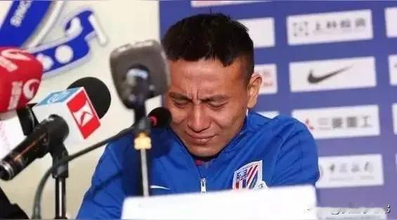 毛剑卿和申花的恩怨情仇:其实他只是恨朱骏罢了。
毛剑卿绝对是申花历史上的话题人物