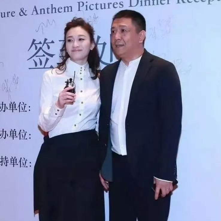 曝李小冉徐佳宁前两年就已分居李小冉的情感经历 原来是这样啊，难怪他没有提起他的老