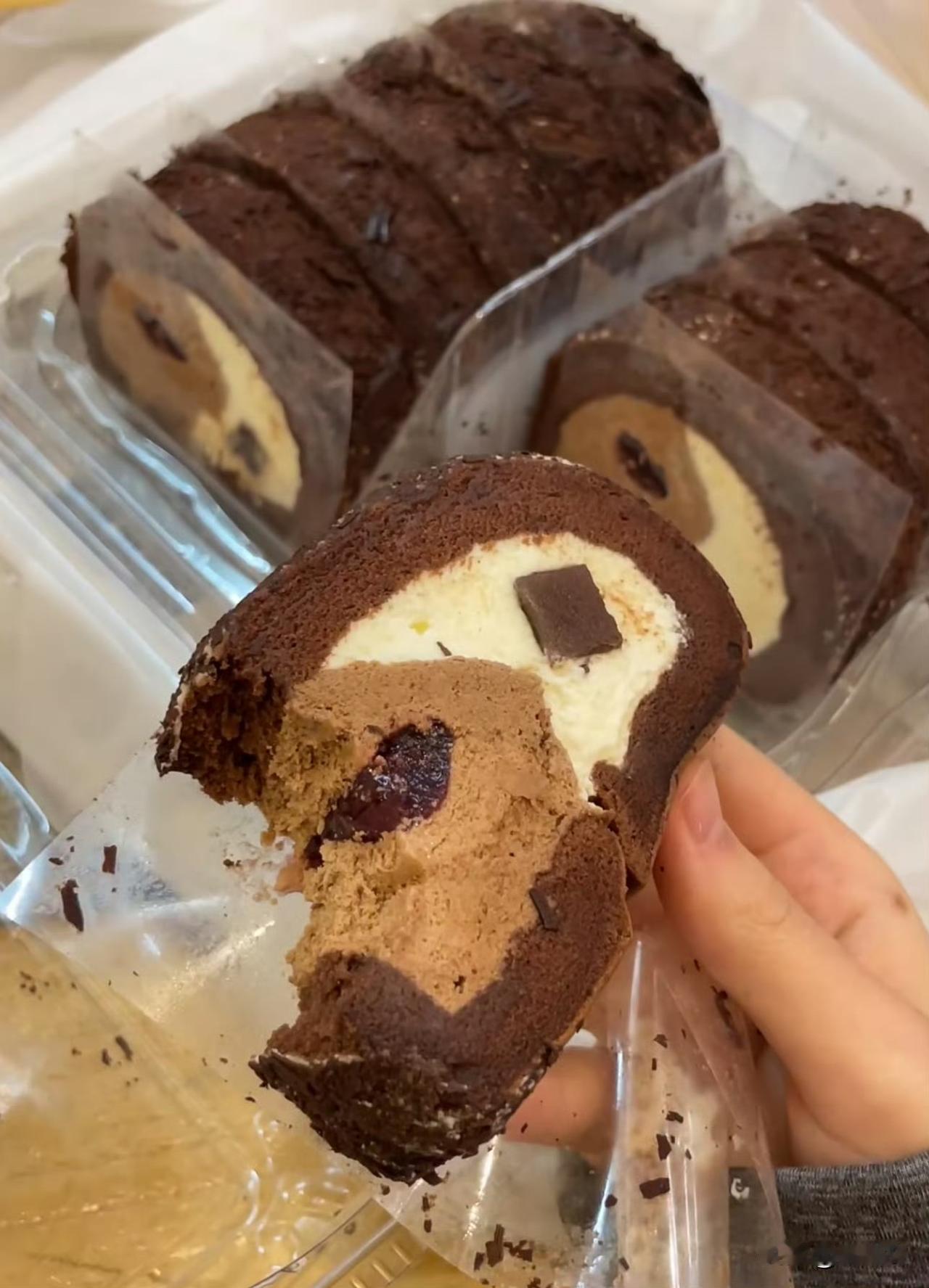 县城山姆平替爆火！蓝标照搬却挤爆人，中产花钱路子太野
 
四川眉山这波操作够离谱