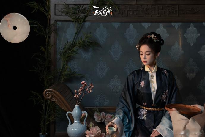 每次看娜扎的古装造型，都觉得是一场视觉盛宴。在《玉茗茶骨》里，荣善宝身处复杂宅门