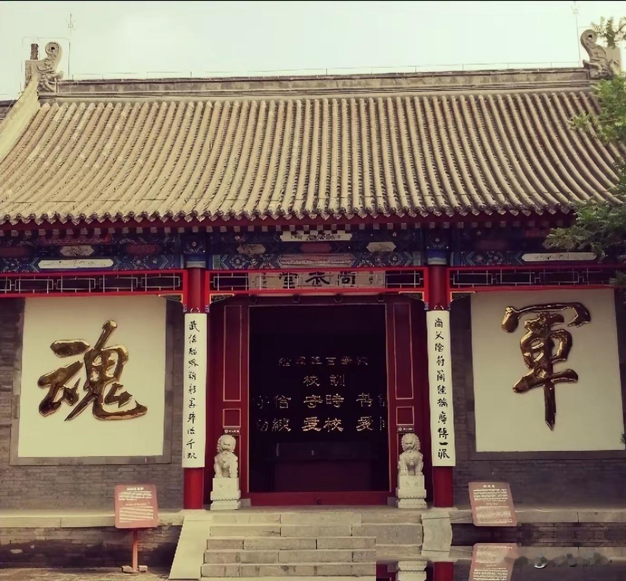 1972年的河南，冶金系统一位普通技术员每天低头做事。他叫吴韶成，档案里家庭出身