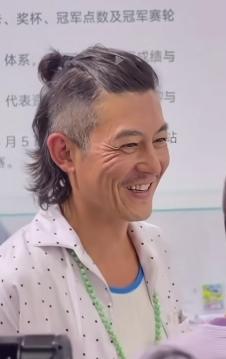 难以置信！谢霆锋和陈冠希是同龄人，为什么他们的容颜差别这么大？二十几年前，他们的
