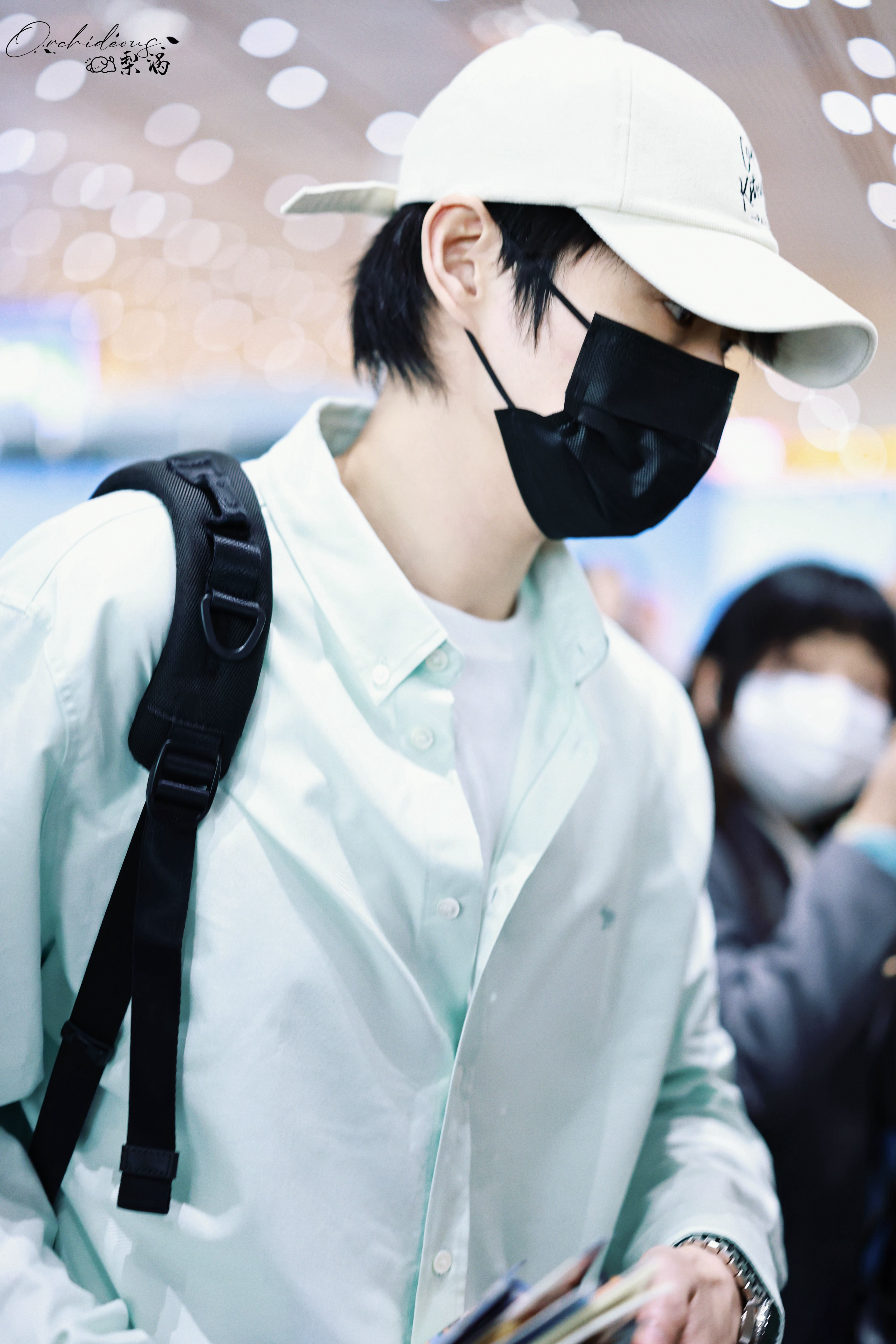 魏大勋北京出发深圳路透图薄荷穿搭好清爽祝录制顺利魏大勋