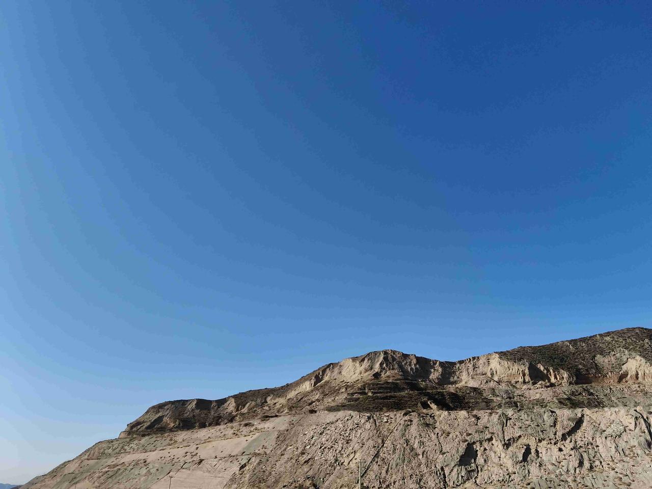 我的今日状态：🏝️旅行度假
我这里的天气：☀️晴天
不得不说兰州今天的天气真的