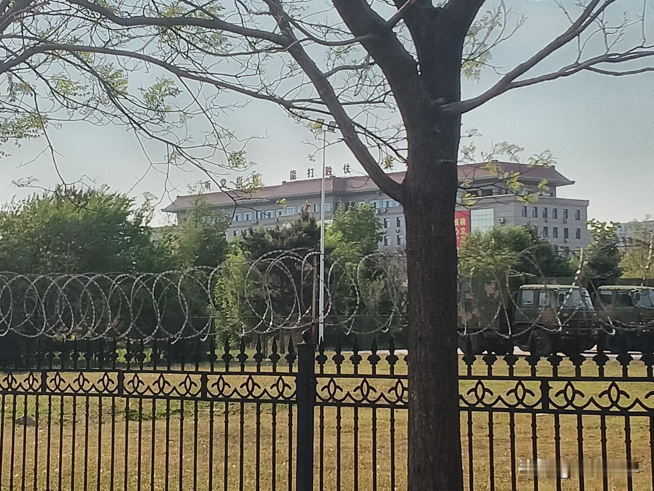 沈阳炮兵学院
已更名晒图笔记大赛
中国人民解放军陆军兵种大学
军队大学陆军兵种大