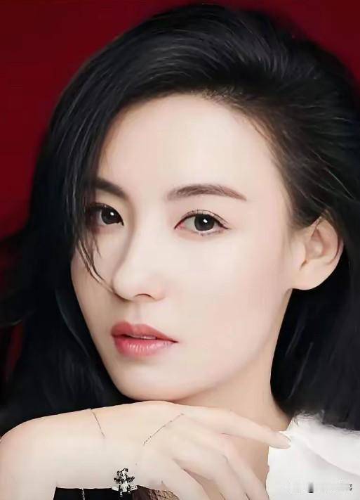 谢贤去世，最大的受益人不是谢霆锋也不是谢婷婷，更不是狄波拉，而是前儿媳张柏芝。谢