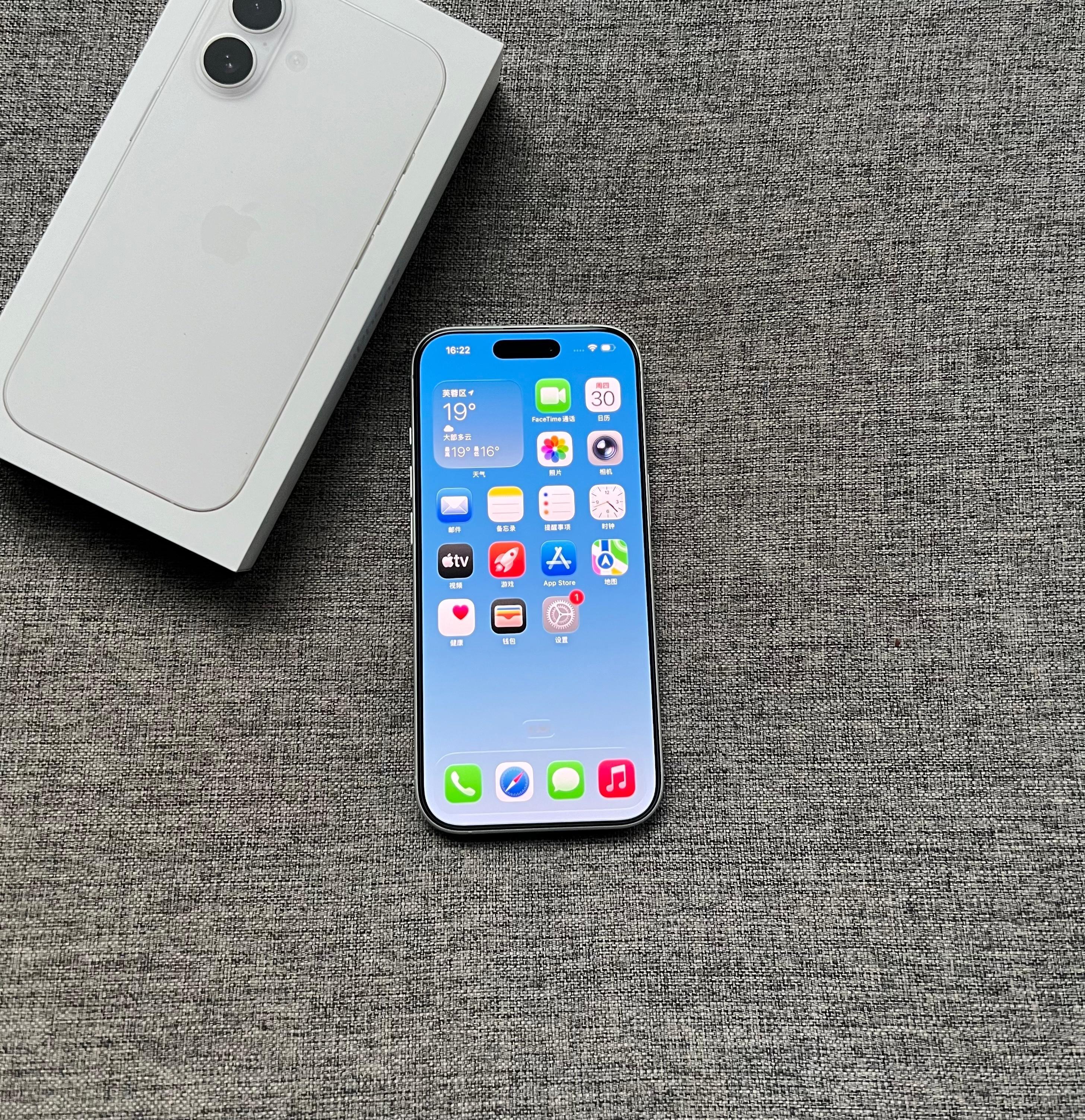 iPhone17 256G 白色，99新全套，电池效率100，全国联保至2026