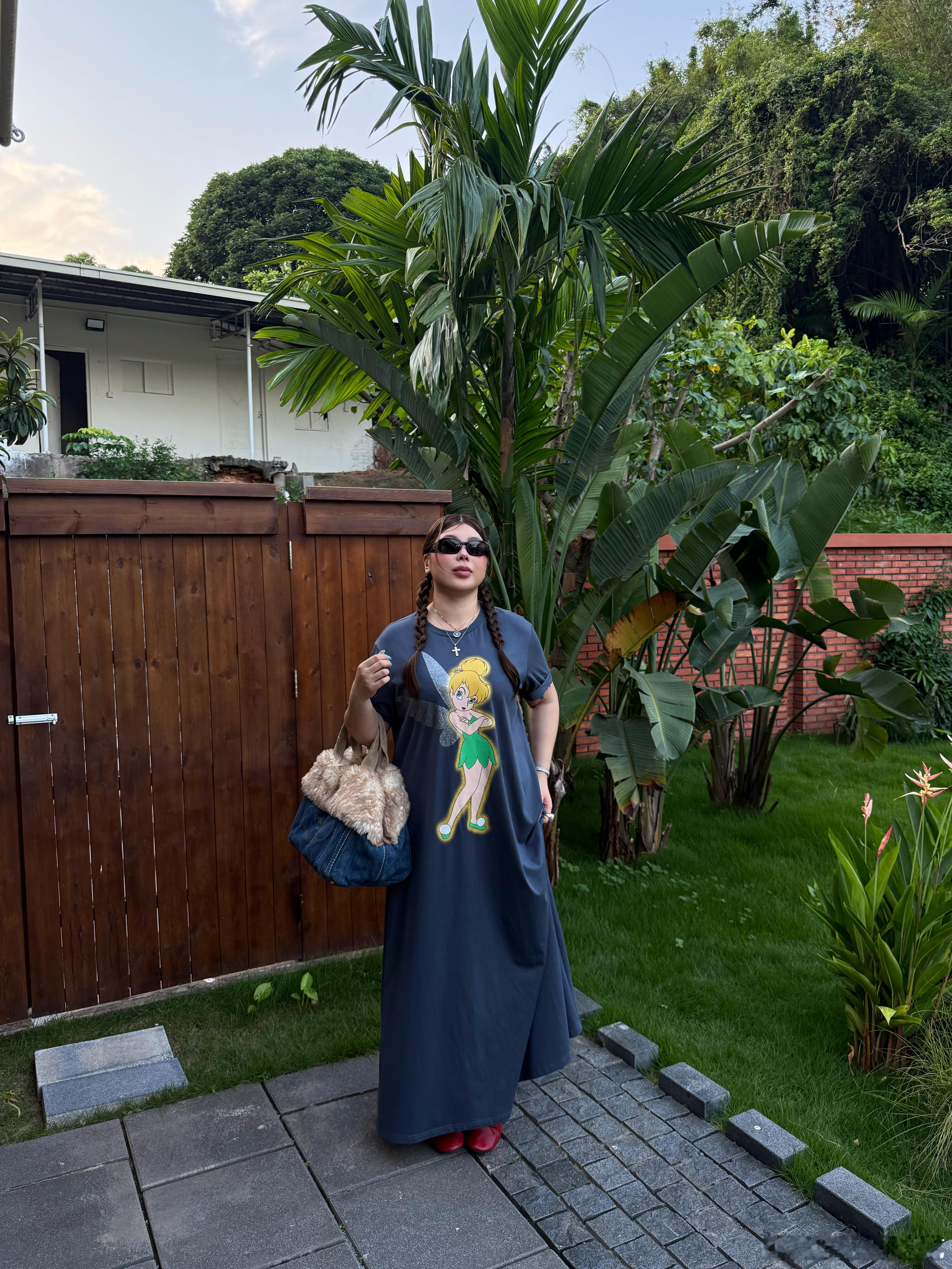 超爱的小精灵T恤裙 这一件是我的私服懒人一键套裙出门 不用费心搭配宽松A字裙型 