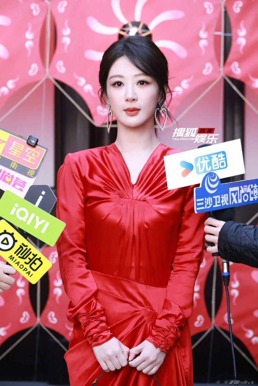 杨紫宋祖儿亮相品牌新春活动杨紫宋祖儿品牌新春活动生图 俩人都好美！ 娱乐