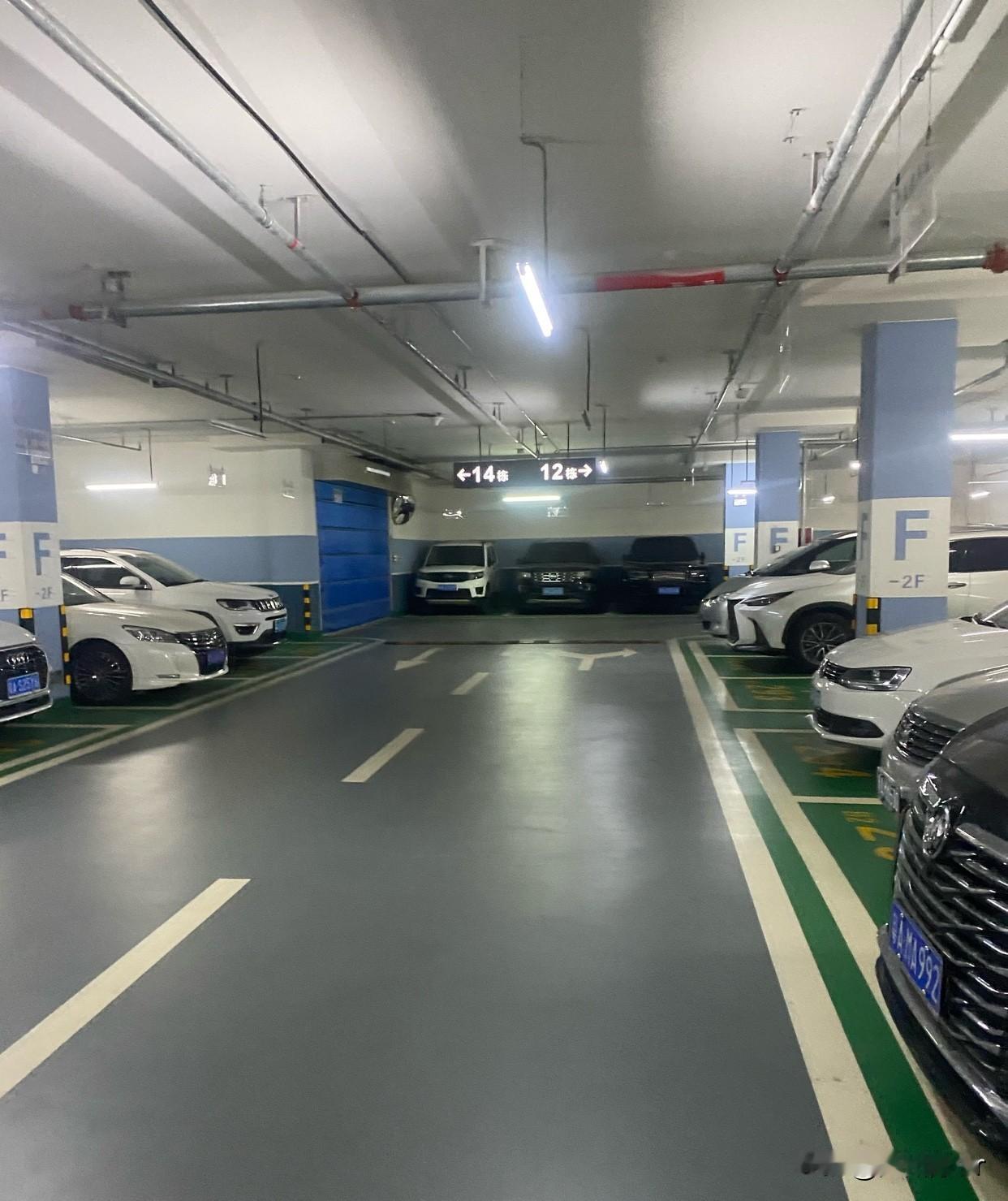 在寸土寸金的天河，有个车位，是便利，更是稳妥的小资产。

朋友出国急转千万豪宅楼