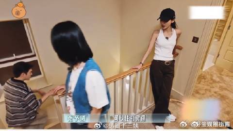 尚雯婕分到的房间要借厕所 越看越替尚雯婕不值。节目叫《伦敦合伙人》，合伙人的前提