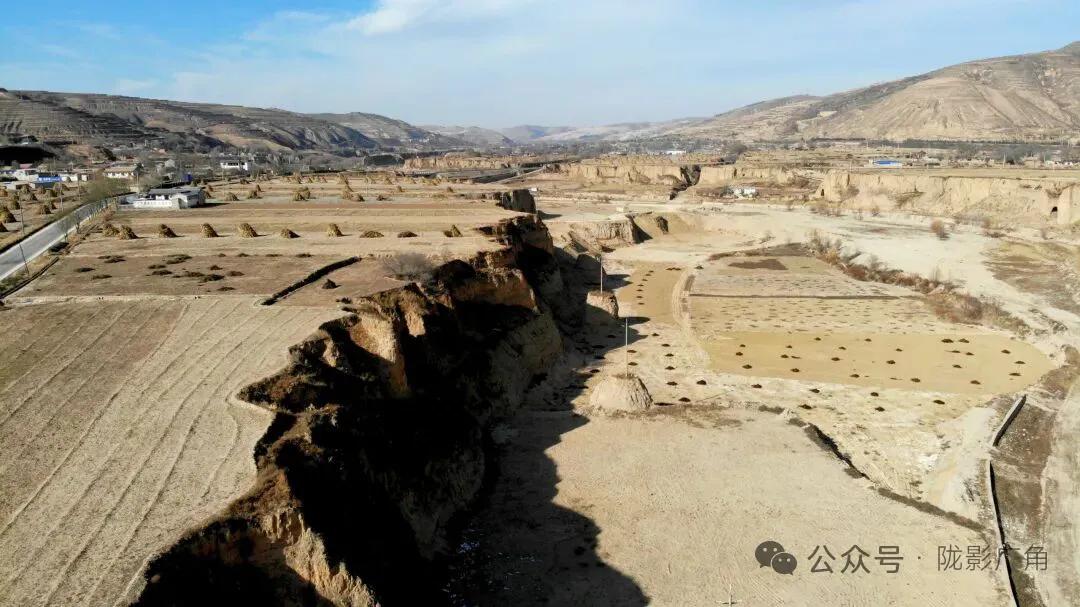 咸，陇中地区大多读音为“han