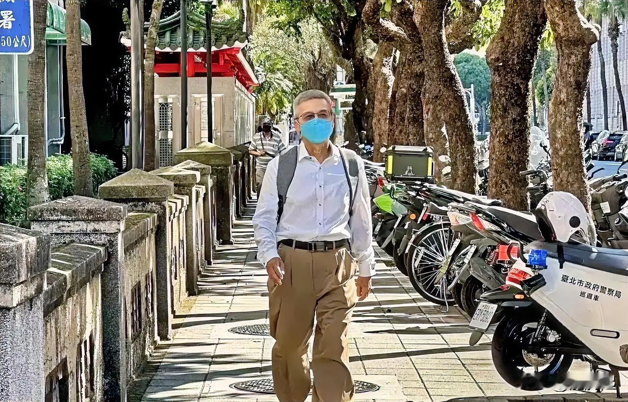 柯文哲危险了！大账房李文宗今天认罪

李文宗被称为柯文哲的“大账房”，是柯文哲高