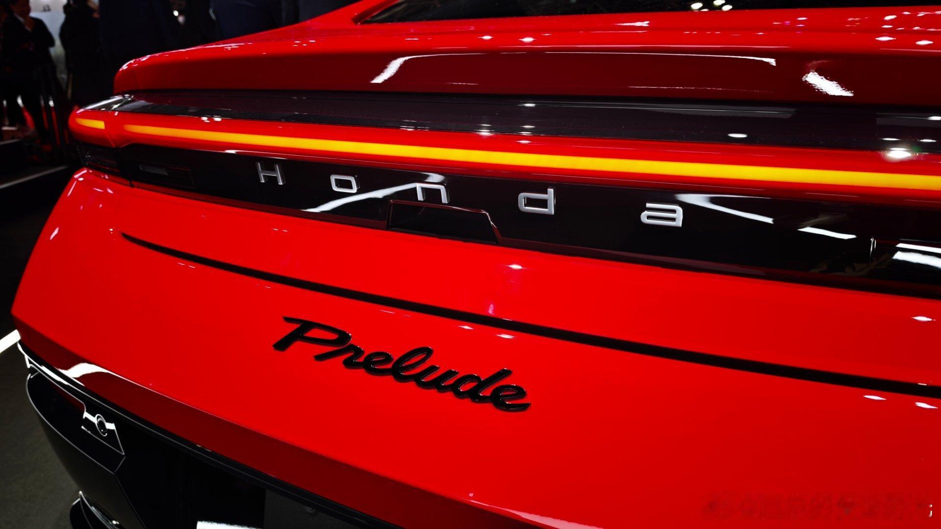 谁说只有中国车企喜欢致敬保时捷的？看看这本田披露的尾灯，不说看起来差不多吧，也就