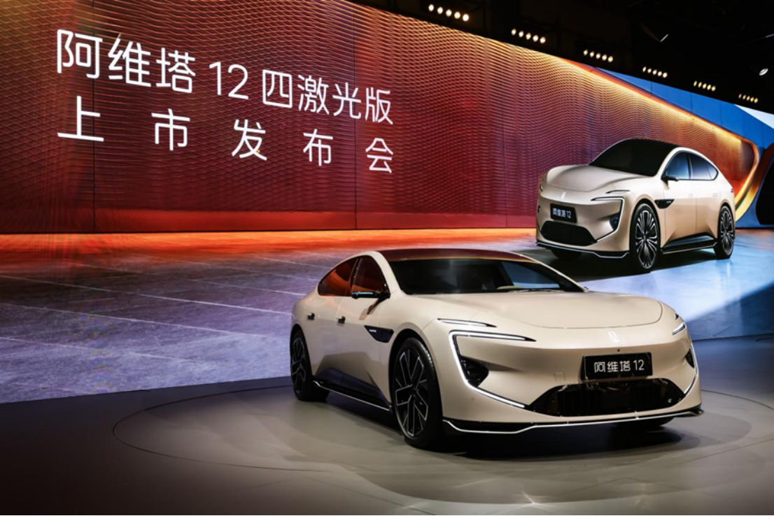 10月28日，阿维塔12四激光版正式上市，官方指导价26.99万元起，权益后到手