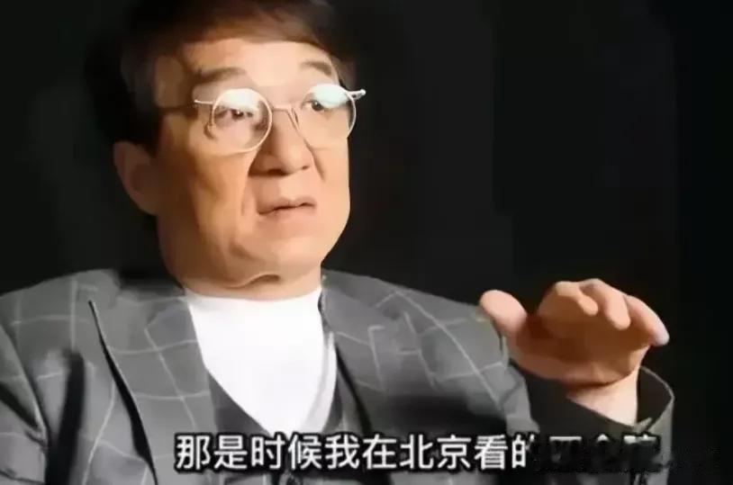 1990年，成龙被狡猾的中间人欺骗，以每套50万的价格在北京买下了八座四合院，其