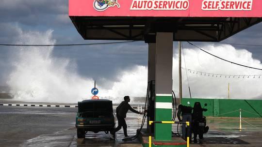 美国总统唐纳德·特朗普宣布国家进入紧急状态，同时还发出强硬威胁，声称要对任何向古