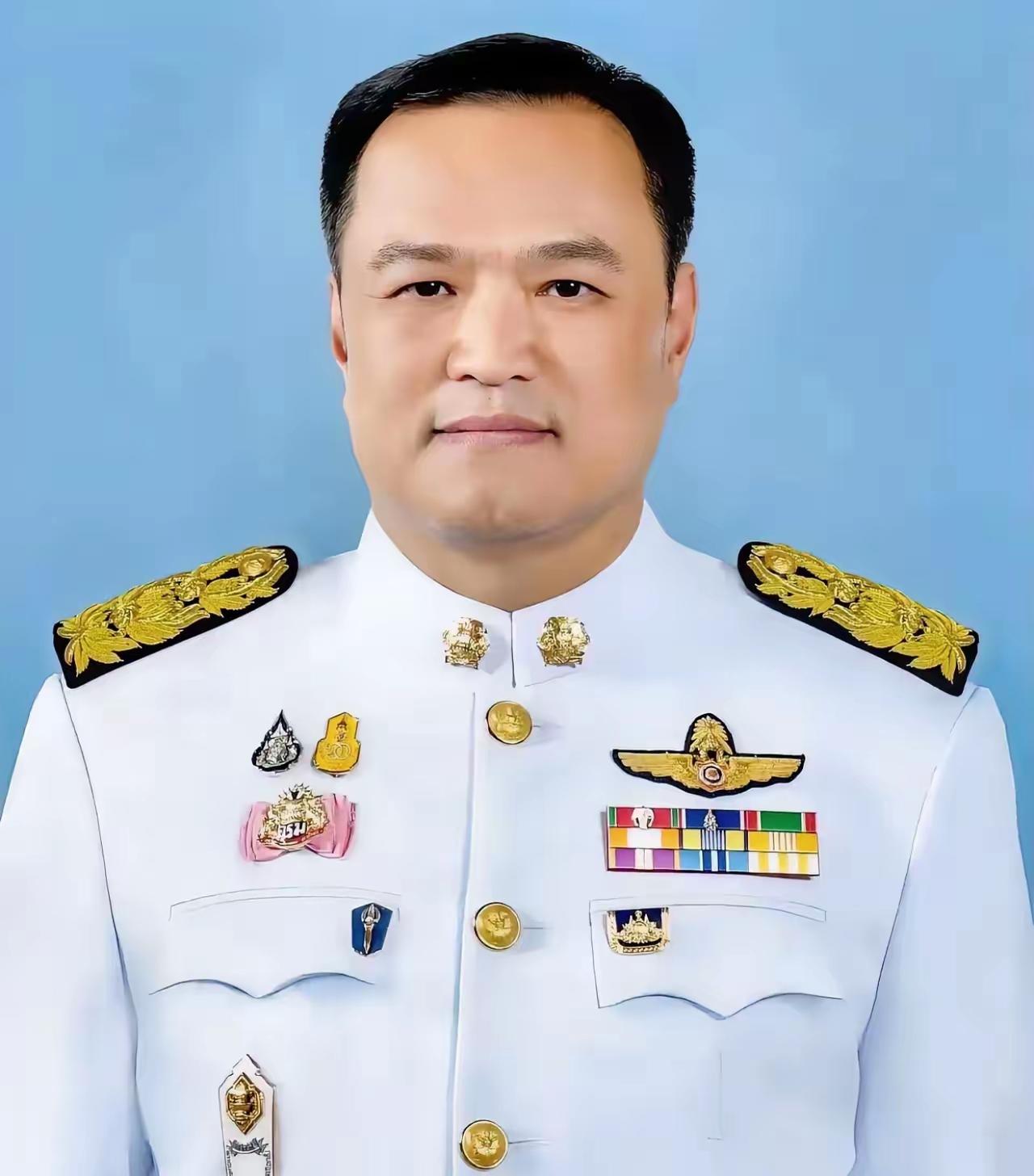 泰国首相阿努廷是华人后代，他说他家里都是讲广东话的。近来他用普通话发表春节祝福，