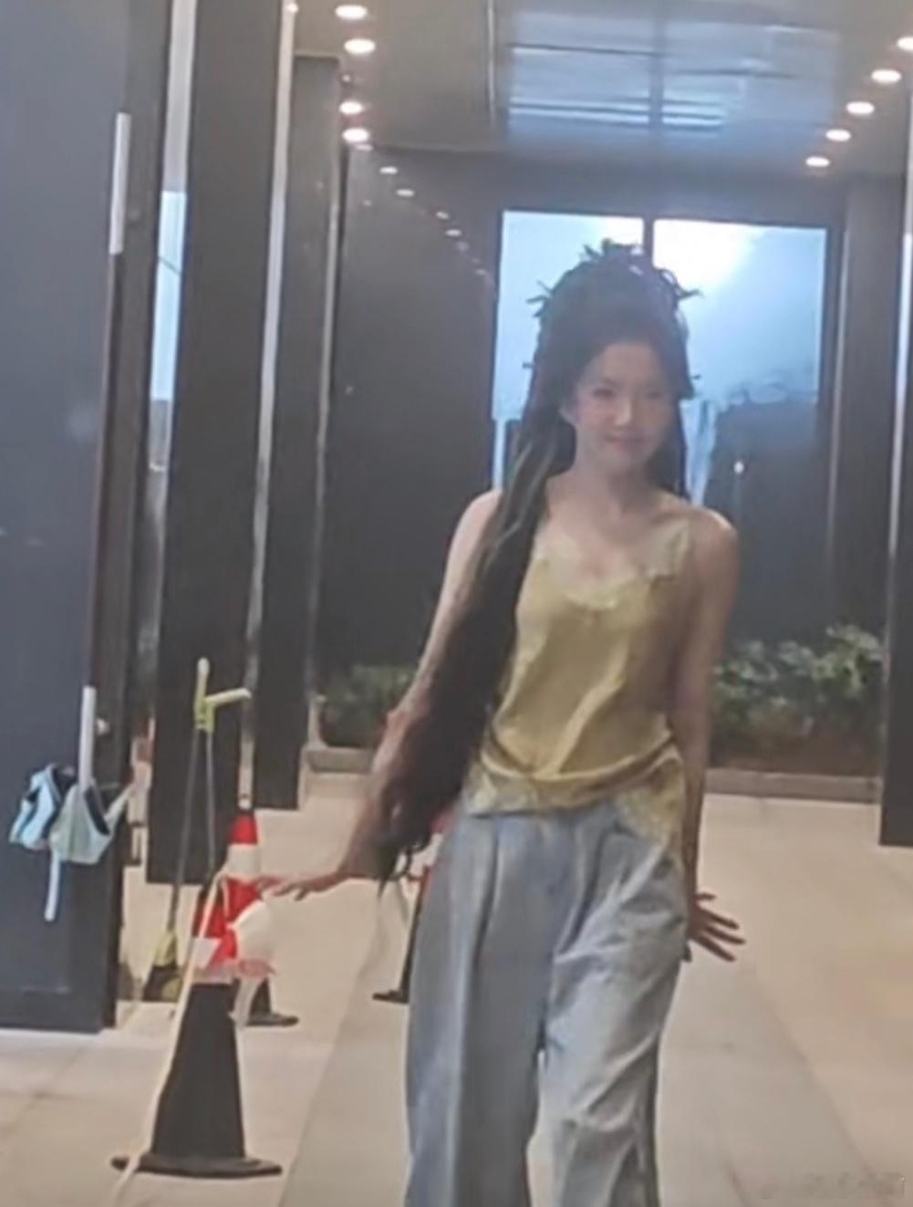 苏晓彤《念相思》叶甜新造型出妆路透，可可爱爱的小女孩[抱一抱] ​​​