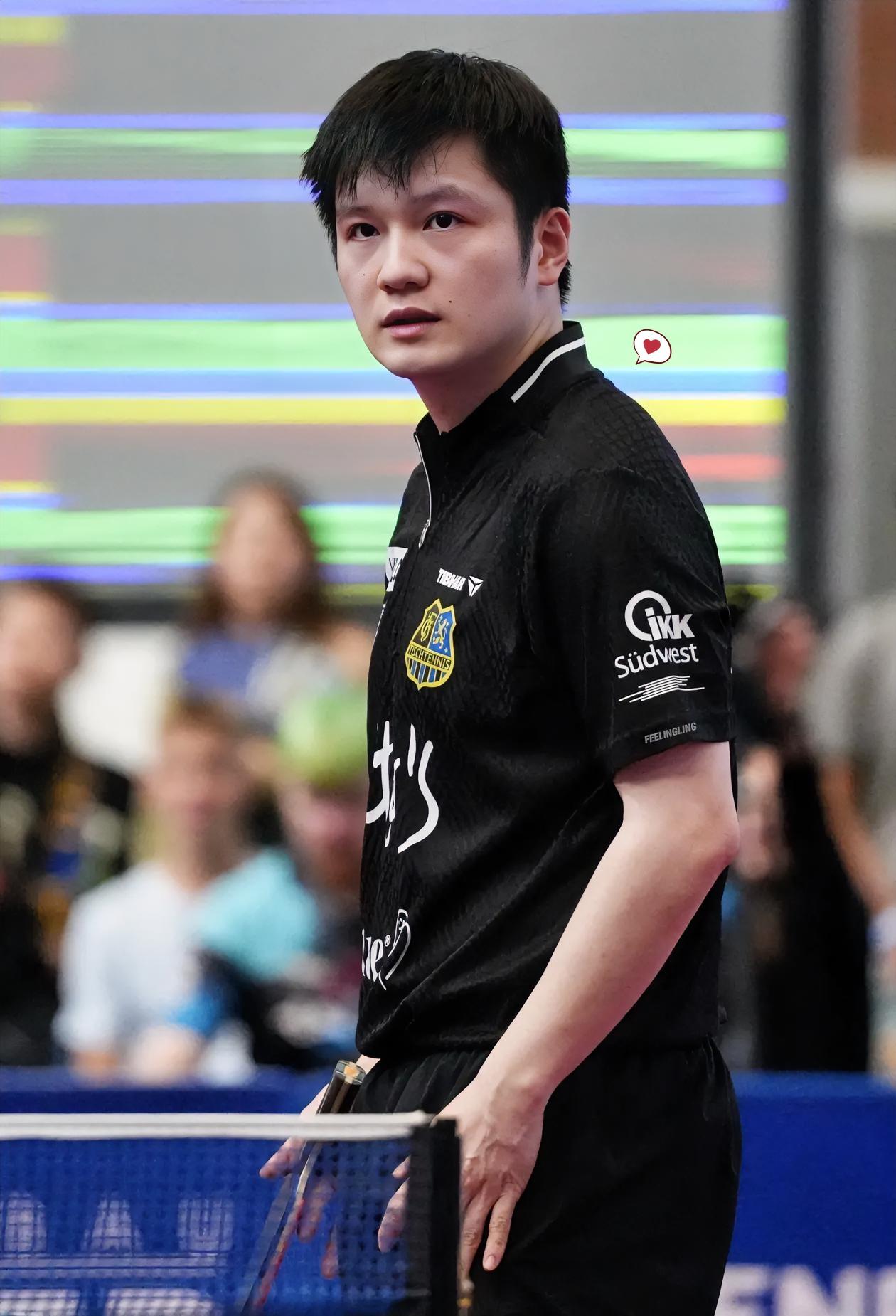 大家都盯着乒超大名单找樊振东，结果扑了个空吧？

人家小胖这会儿正忙着备战德国杯