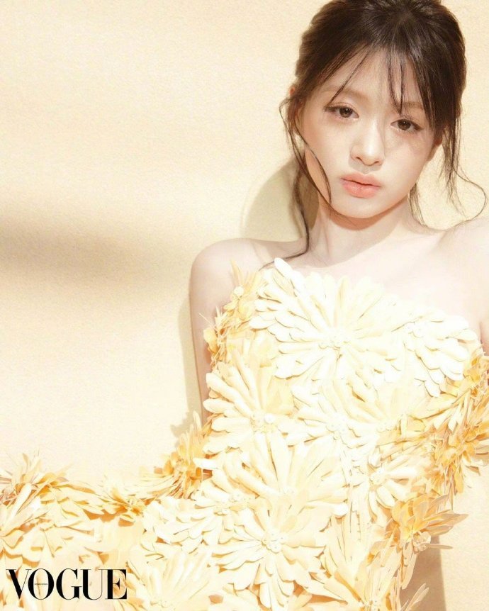 郑雅贤雏菊抹胸郑雅贤黄裙 郑雅贤雏菊抹胸 