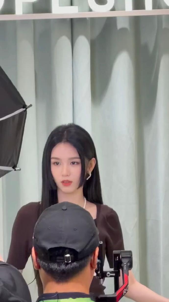 周也黑发公主切 妈耶，周也这个黑发公主切太美了！！ 