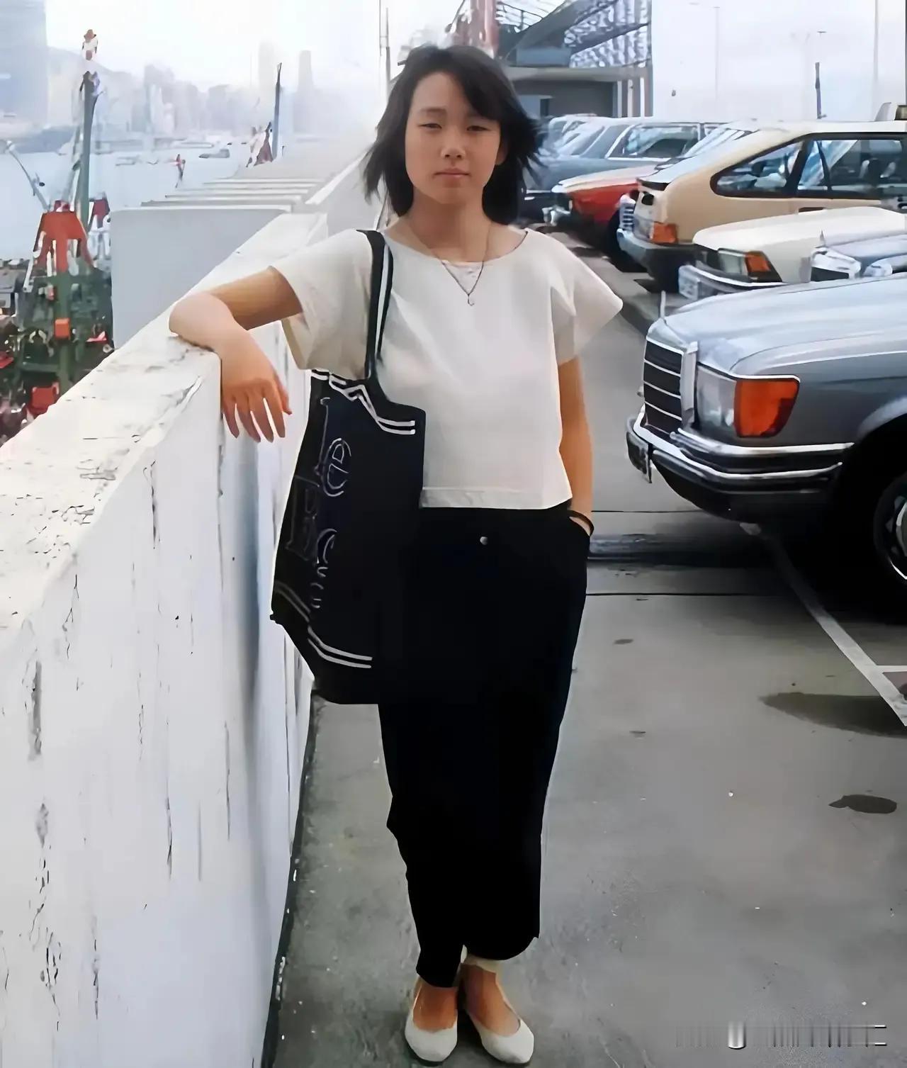 18岁的林忆莲？林忆莲有多美？她那小眼睛有美感吗？人家靠的是唱歌的能力，跟颜值没