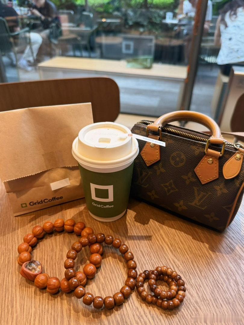 喜欢偷窥我，又那么容易破防！告状又能怎样呢？只能证明你哥哥的心还在我这！ 