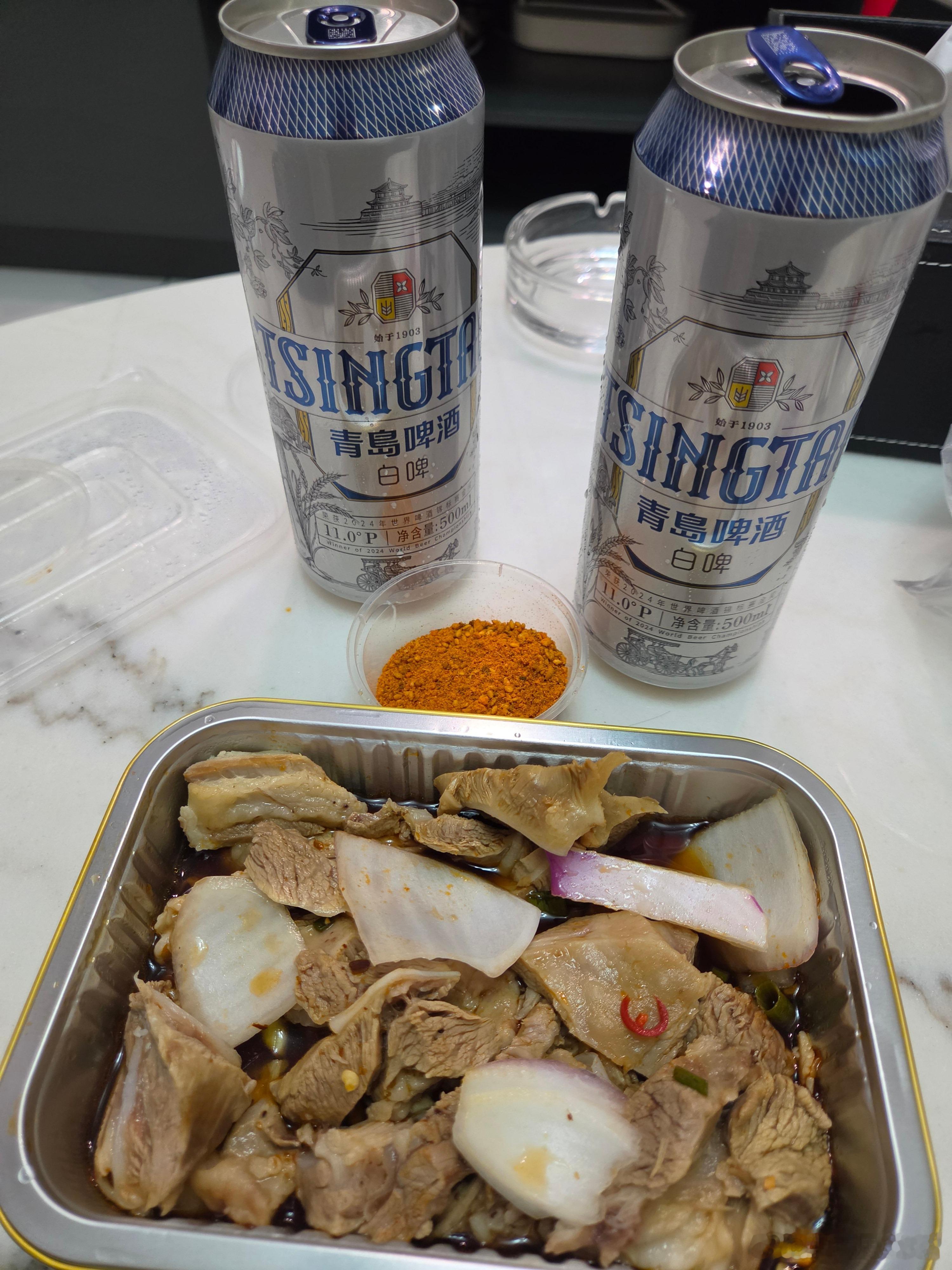 来到西安，先吃羊肉泡馍，再吃手抓羊肉，替老婆见粉丝。 