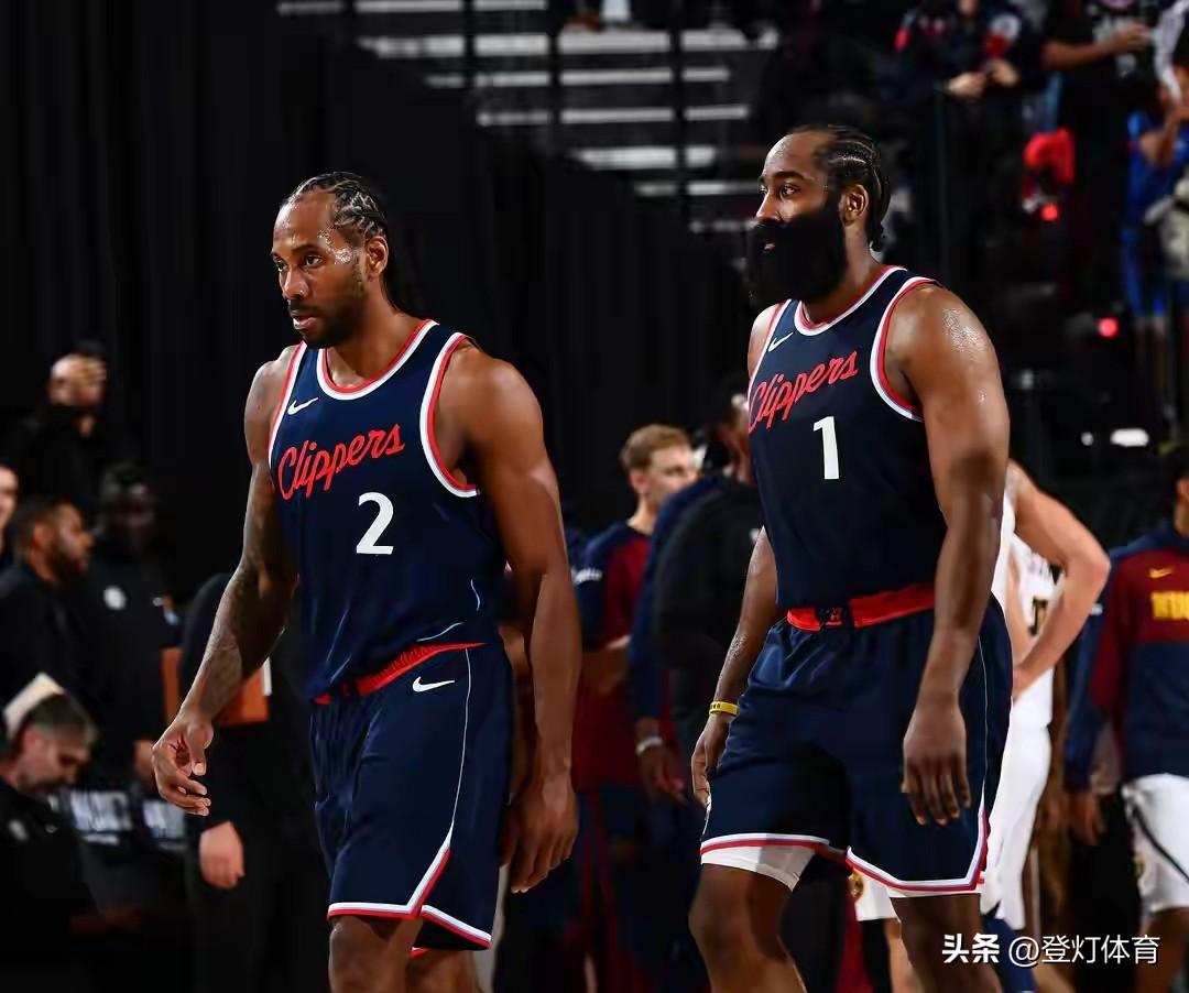 卡不打我也不打，明天快船对阵太阳的比赛，小卡脚踝扭伤缺席比赛，哈登则因为个人原因
