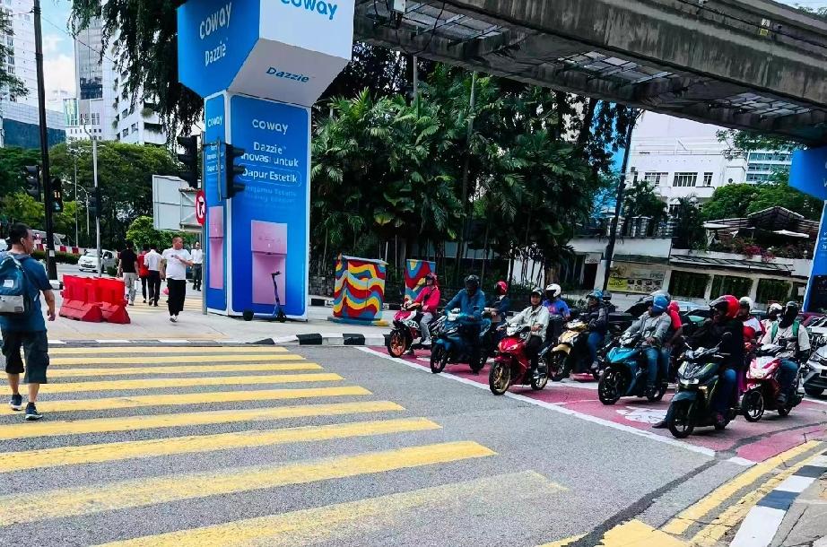 家人上马来西亚旅游发来的风景照片，我把它发上来分享给友友们，我们跟随他们旅游的脚