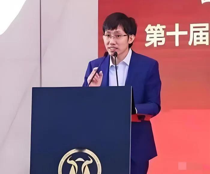 世界正在奖励那些“不会送礼，不会说漂亮话，不懂情世故，只埋头在自己的专业苦干”的